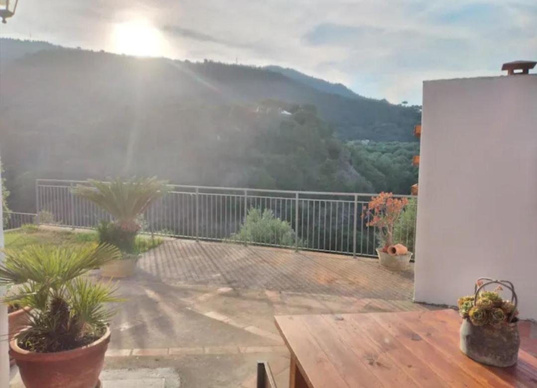 Holiday Apartment Villa Camilla เชฟาลู ภายนอก รูปภาพ